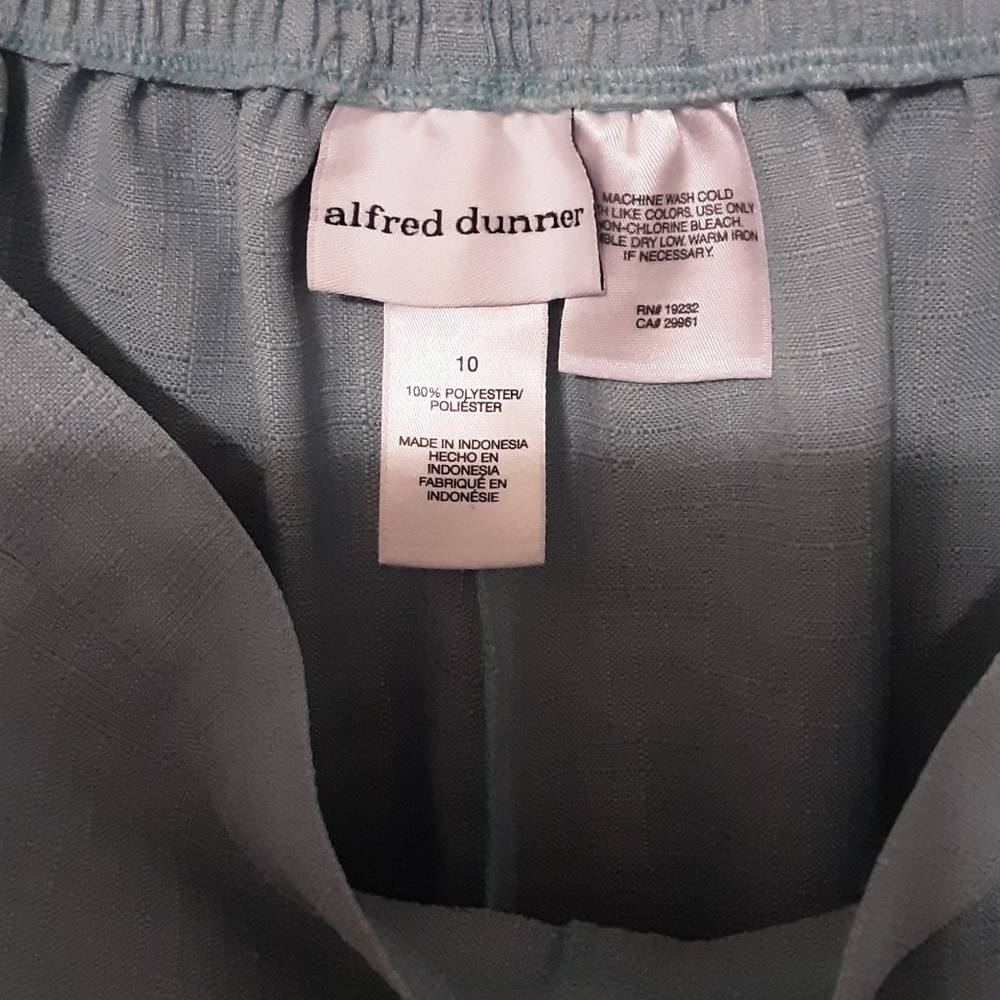 Dress pants - Picture 2 of 2